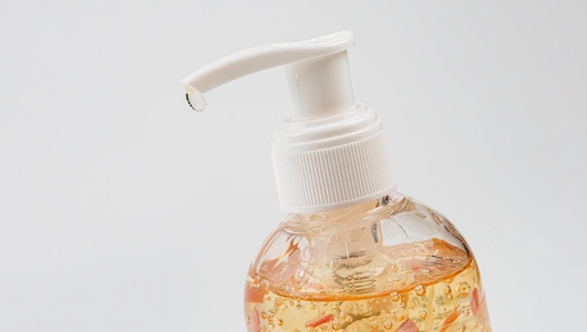 Гель для душа "Османтус и ваниль" с мыльными лепестками Гель для душа "Османтус и ваниль" с мыльными лепестками