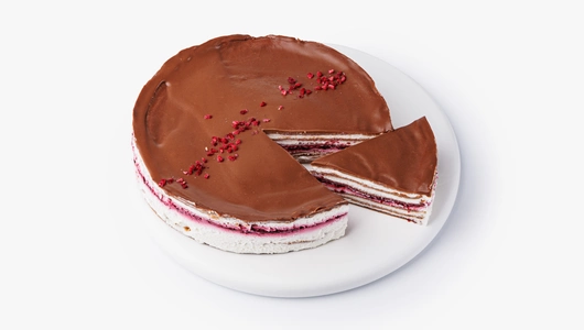 Торт блинный шоколадный "Малина-жимолость"