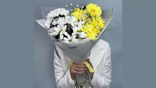 Букет с&nbsp;гермини и&nbsp;хризантемой FMART by flowwow