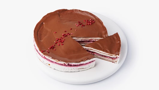 Торт блинный шоколадный "Малина-жимолость" Торт блинный шоколадный "Малина-жимолость"