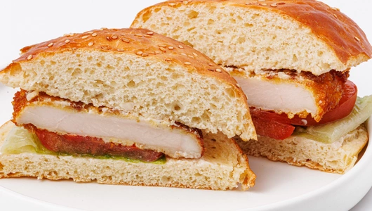 Бургер с&nbsp;куриным шницелем, кафе