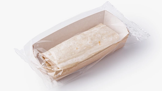 Фреш-ролл с курицей, овощами и соусом том-ям на гриле, кафе