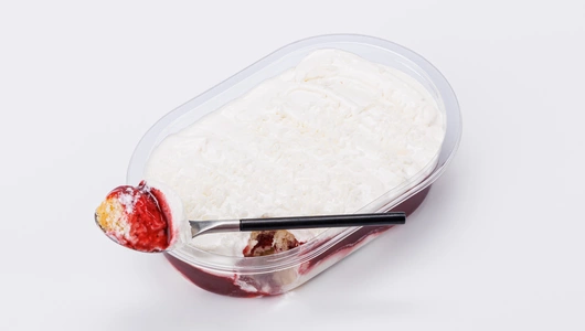 Десерт "Кокосовый" с клубникой, 300 г