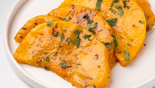 Стейк из&nbsp;тыквы с&nbsp;петрушкой, кафе