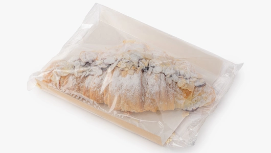 Круассан с&nbsp;миндальным кремом и&nbsp;черной смородиной, 110 г кафе