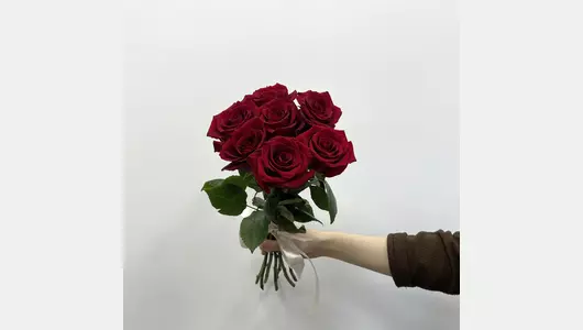 Букет из&nbsp;7 красных роз EXPLORER 50см