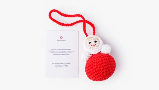 Брелок вязаный "Неваляшка"