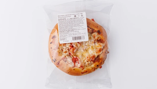 Мини-пицца с куриной ветчиной и сыром, кафе Мини-пицца с куриной ветчиной и сыром, кафе