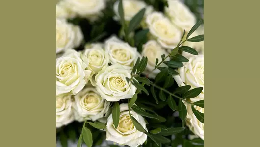 Букет Белые кустовые розы FMART by flowwow