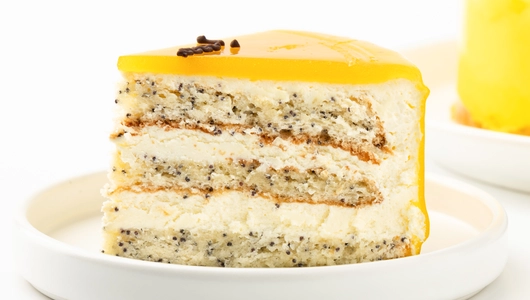 Торт бисквитно-маковый "Любимой маме" с маракуйей