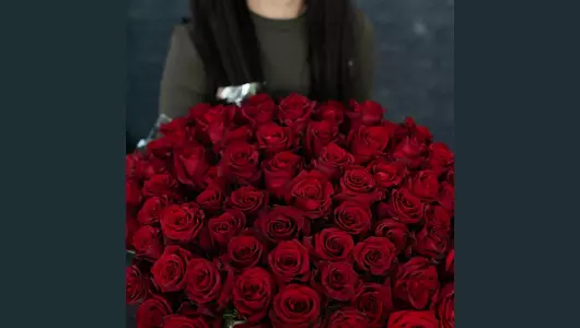 Букет из&nbsp;75 красных роз (55 см)