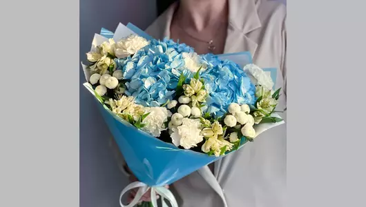 Букет с&nbsp;гортензией и&nbsp;альстромерией #108 FMART by flowwow