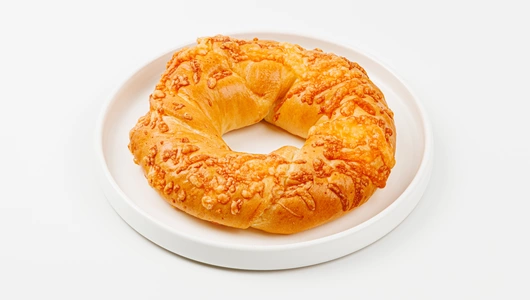 Кольцо сдобное с сыром