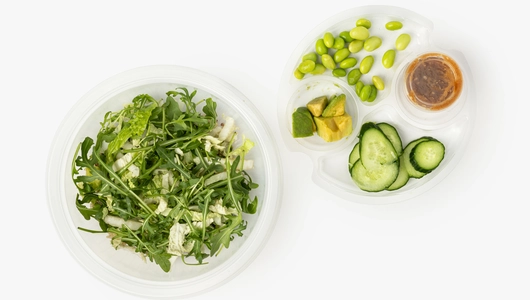 Салат-боул "Овощной" с&nbsp;киноа, авокадо и&nbsp;кунжутным соусом