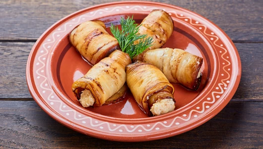 Рулетики из баклажанов с сыром и грецкими орехами