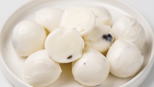 Сыр "Моцарелла" с&nbsp;чёрным трюфелем