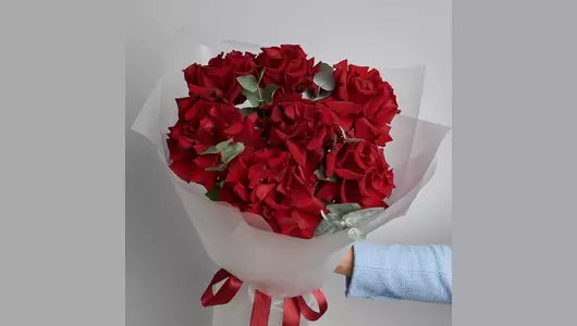 Французские розы с&nbsp;эвкалиптом «Страстное танго» FMART by flowwow