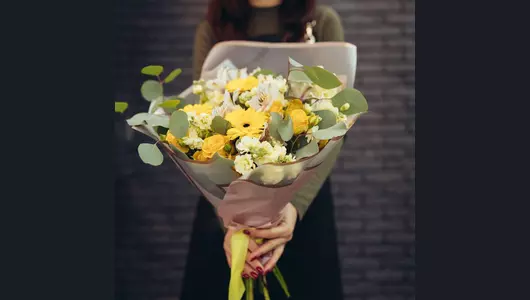 Букет сборный из&nbsp;альстромерии, маттиолы и&nbsp;герберы