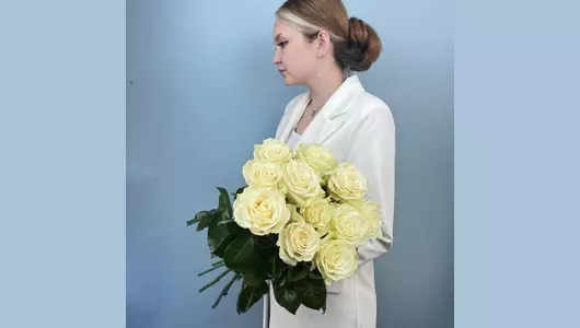 Белые высокие розы FMART by flowwow