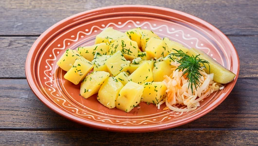 Картофель отварной с чесноком и укропом