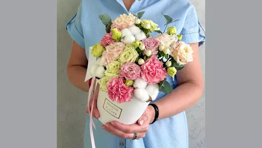 Цветы в&nbsp;коробке «Ванильный коктейль» FMART by flowwow