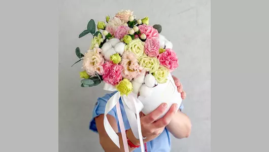 Цветы в&nbsp;коробке «Ванильный коктейль» FMART by flowwow