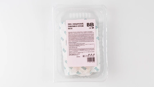 Пита с моцареллой, томатами и соусом песто