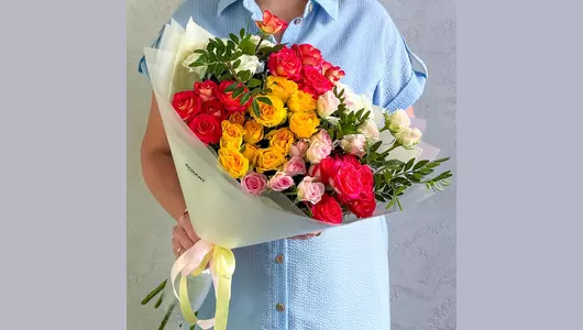 Букет «Калейдоскоп чувств» из&nbsp;кустовых роз FMART by flowwow