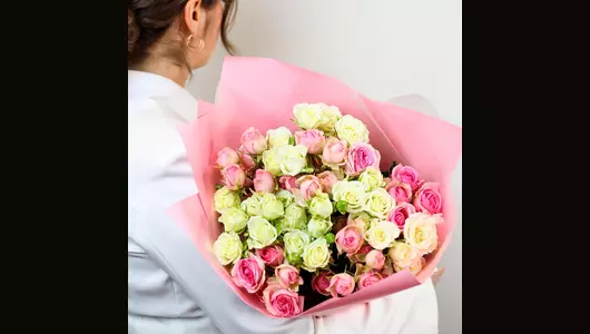 Монобукет "Первое свидание" из&nbsp;11 кустовых роз FMART by flowwow