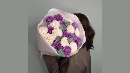 Монобукет с гвоздиками "Лунный свет"