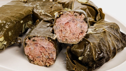 Долма с мясом и рисом по-грузински Долма с мясом и рисом по-грузински