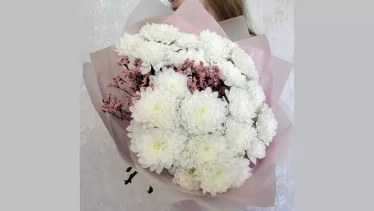 Хризантемы махровые с&nbsp;лимониумом