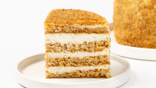 Торт "Ты мой герой" медово-сметанный, 270 г