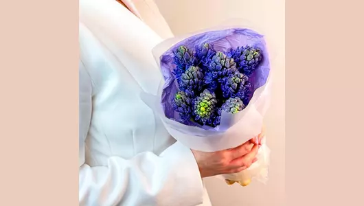 Монобукет из&nbsp;9 синих гиацинтов "Весенний акцент" FMART by flowwow