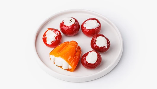 Ассорти перцев фаршированных сливочным сыром (не острые) Ассорти перцев фаршированных сливочным сыром (не острые)