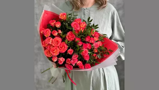 Букет Красно-желтые кустовые розы FMART by flowwow