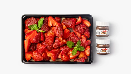 Фруктовая тарелка (клубника сердце) с&nbsp;нутеллой