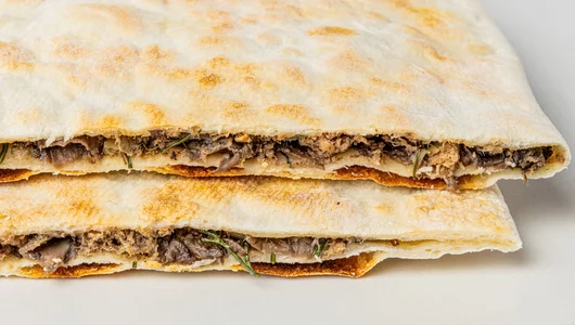 Чуду с&nbsp;рваной говядиной и&nbsp;грибами