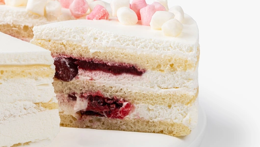 Торт бисквитный "Молочная девочка" с вишней