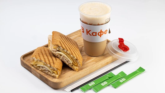 Комбо капучино 0.4 и сэндвич "Нежный" с курицей, омлетом и моцареллой, кафе