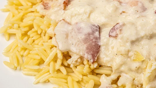 Паста Орзо с&nbsp;беконом и&nbsp;сливочным соусом