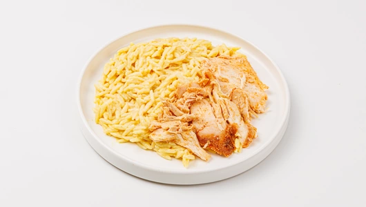 Паста Ризони с сырным соусом и курицей