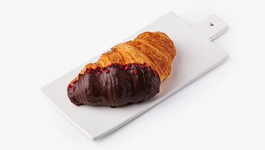 Круассан с&nbsp;шоколадом и&nbsp;малиной, кафе