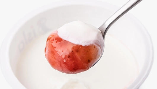 Исландский скир с&nbsp;клубникой и&nbsp;базиликом 1,2%