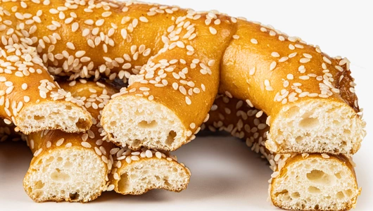 Брецель на сливочном масле с кунжутом