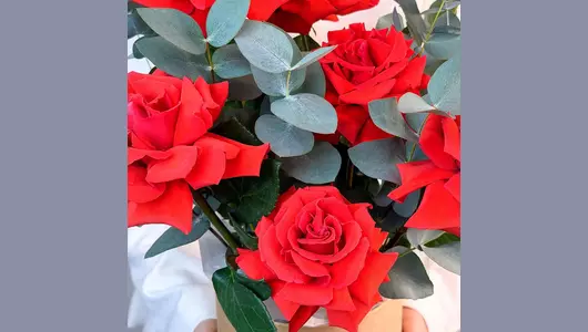 Композиция в&nbsp;коробке с&nbsp;французской розой "Пламя страсти" FMART by flowwow