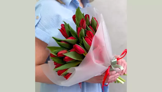 Букет 25 красных тюльпанов FMART by flowwow