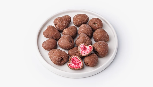 Малина в белом и молочном шоколаде