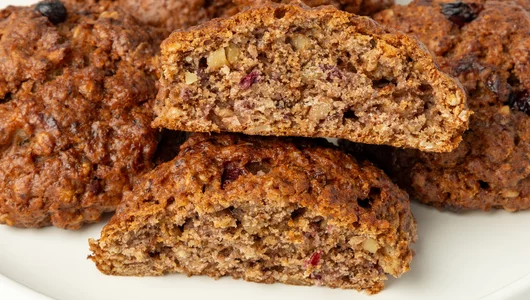 Печенье овсяное с&nbsp;яблоком, брусникой, грецким орехом, веган