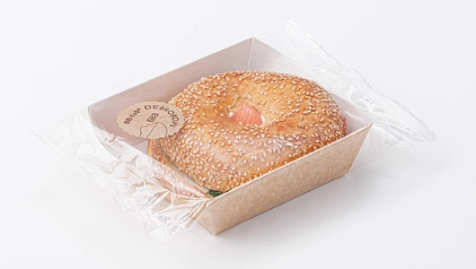 Бейгл с форелью и творожным сыром, кафе